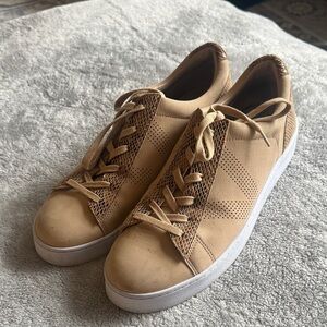 Vionic Low-Top Snake Detail Sneakers